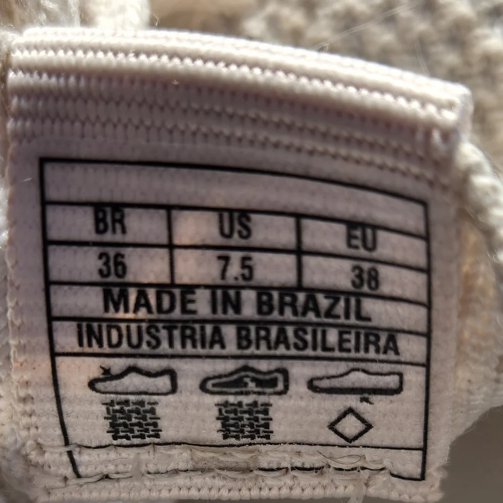 NWOB ! Nisolo White Cream Women's Sneakers
